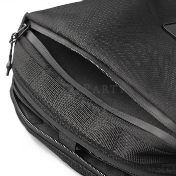 Travel cosmetic bag toiletry bag recycled marine plastic fabric旅行化妝包盥洗包再生海洋塑膠織物