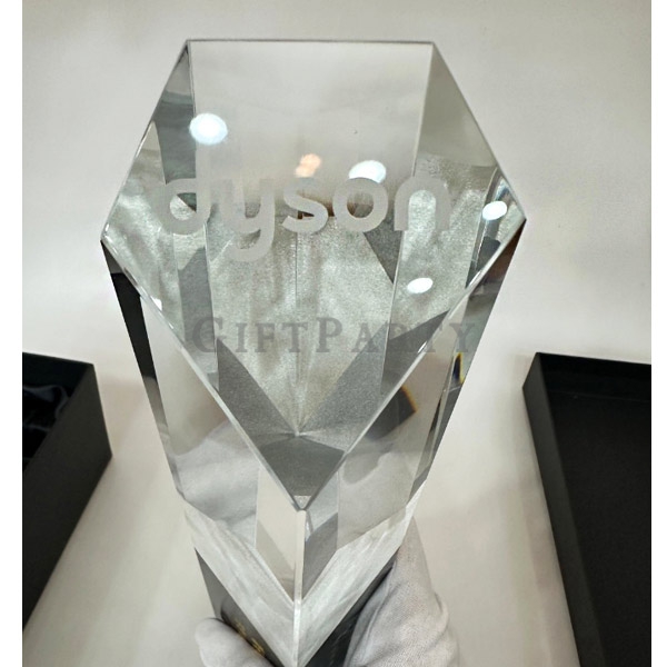 Customized crystal trophy,黑水晶獎盃,獎盃獎牌,黑水晶獎盃客製,客製化頒獎禮品,企業頒獎贈品,LOGO雷射內雕,高質感商務禮品,水晶紀念品,年度表彰禮